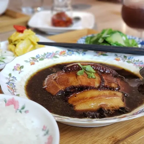 只知道米其林推薦的還不夠！2020 年台中必吃十大新式台菜，「這家」餐廳裡面竟然還有電影院！