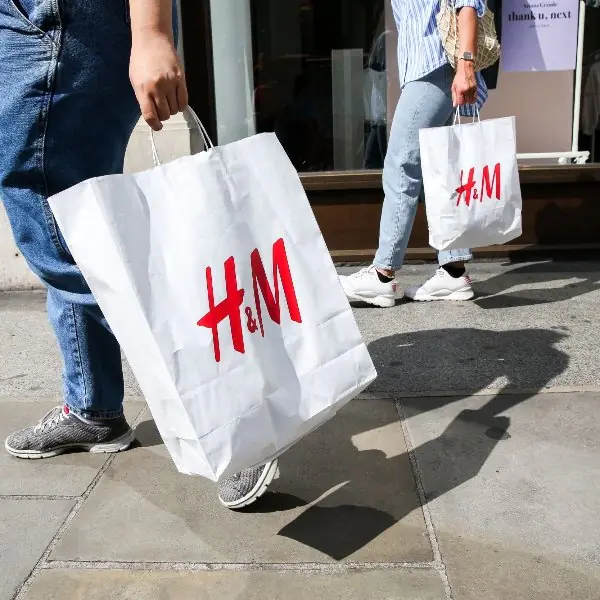 直接名為「Nigga」！H＆M 集團旗下服飾品牌驚爆「種族歧視」帽款，網友：「這個名字真的很母湯！」