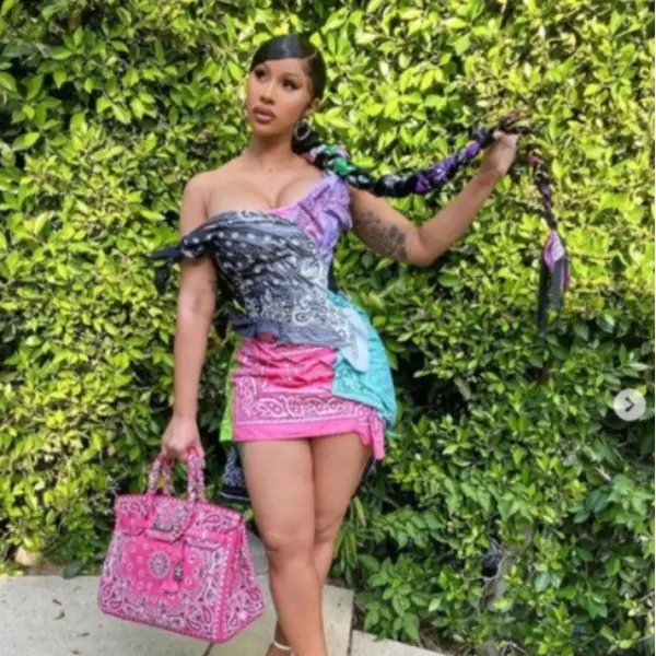 造福女粉！Cardi B 露骨教導女孩如何讓「妹妹」保持在最佳狀態，重點是別亂吞男人的臭老 X！
