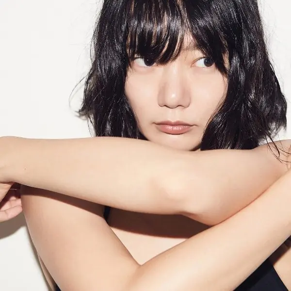 打完殭屍當女警！「裴斗娜」新片《秘密森林 2 》厭世臉帥出新高度！越老越正怎辦到的？