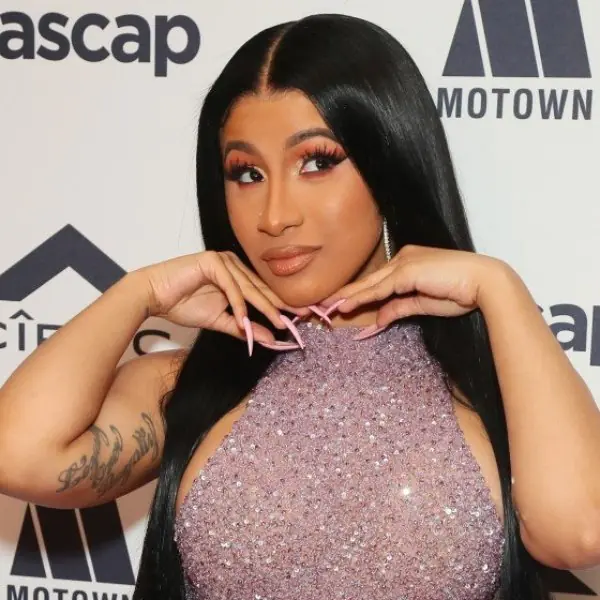 Cardi B 公開感謝登上微博熱門人物，親自告白「迫不及待要去中國吃新鮮美食」！