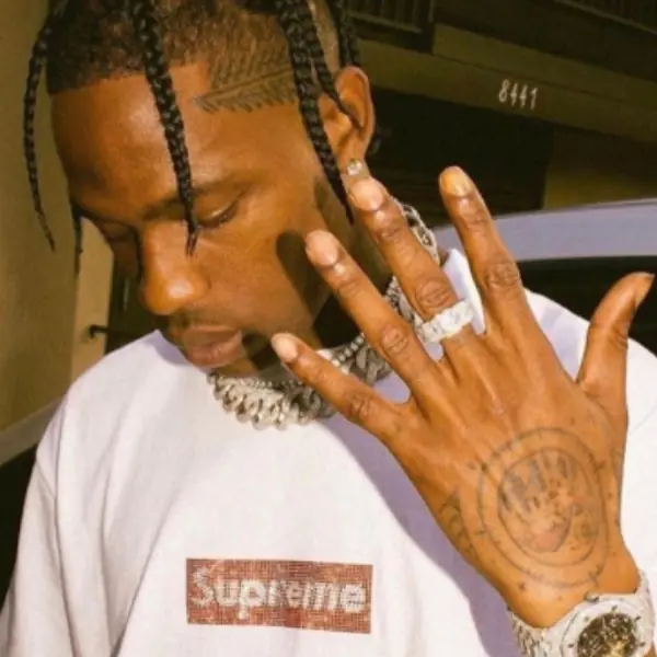 最狂他都有！Travis Scott 上身經典 Supreme Box Logo 全集合，網友：「瘦子E.so 會說很無聊嗎？」