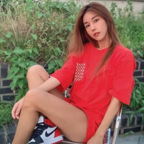 只認識 DJ Soda 已經太遜！這位「DJ Siena」身材臉蛋不輸人，超惹火造型根本是老司機天菜！