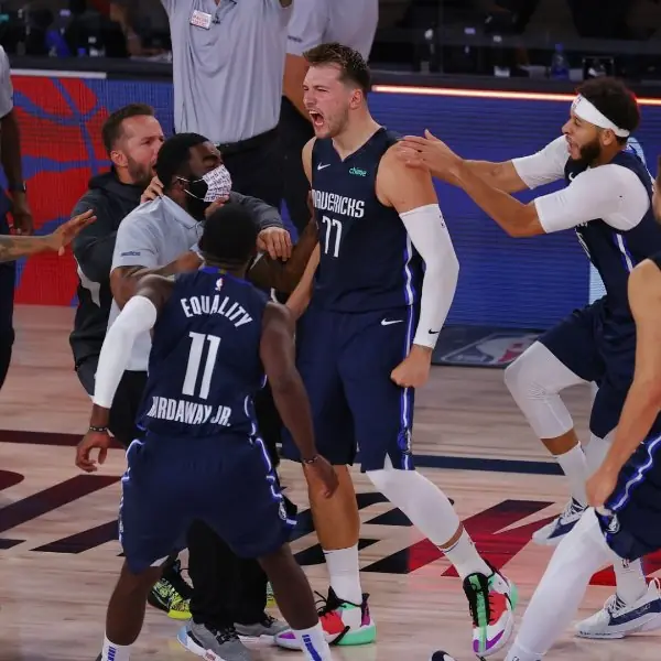超扯大號三分彈絕殺！Luka Doncic 再砍 43+17+13 逆轉險勝快艇，詹皇、Curry 都被圈粉