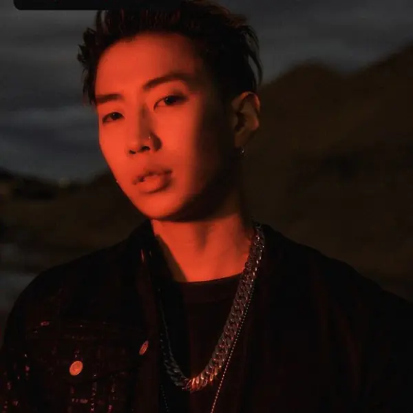 「想要成為 Rap Star 嗎？」朴載範練習中文 Cypher 片段曝光！把自己關在車上猛練！網友：我不該笑他的⋯