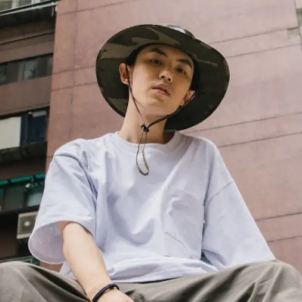 男神經秒變男神！JUKSY LABO 一秒解決夏天尷尬「激凸」夢魘，網友：「這素 Tee 我還不包色？」