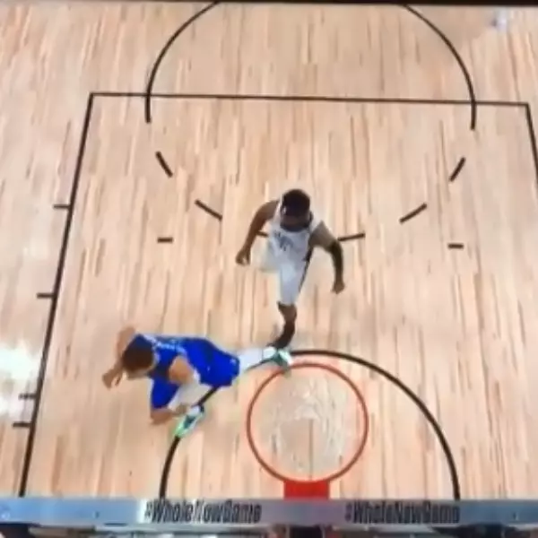 玩髒的？Doncic 左腳被 Morris 硬踩後倒地，引發球迷極大爭議：絕對是故意的！