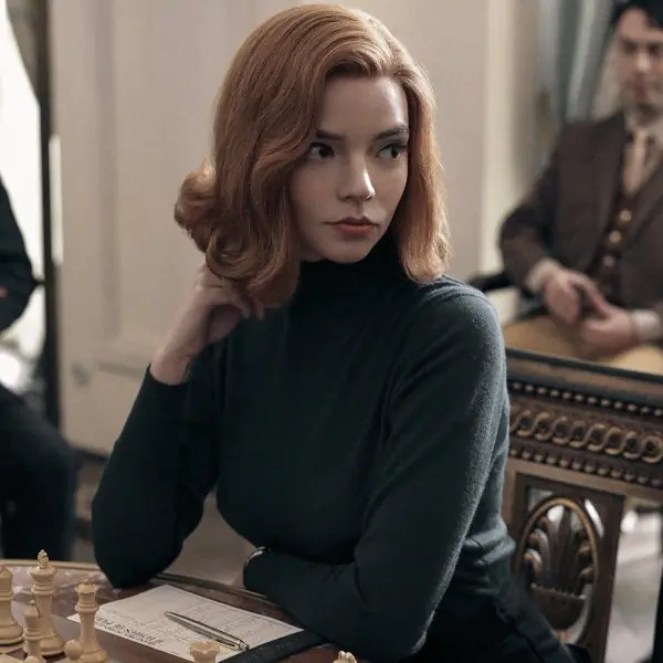 「分裂」女主角化身西洋棋神！安雅泰勒喬伊 Netflix 全新限定劇《后翼棄兵》預告釋出！