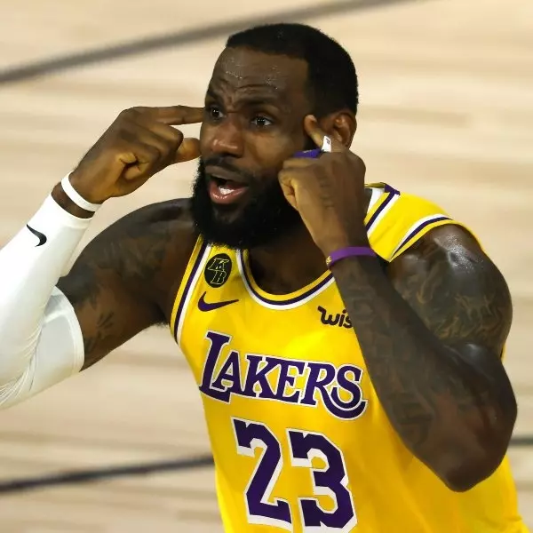 ESPN 評論員爆料詹皇「高高在上」態度讓年輕球員感到噁心：還真以為自己是國王啊