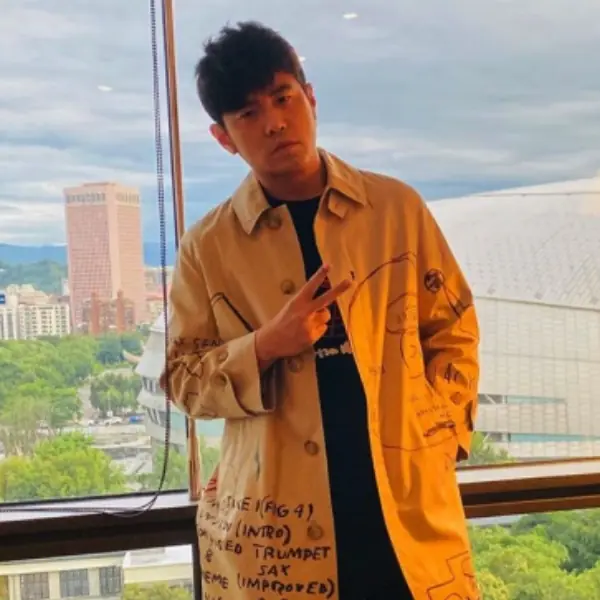 周董也搶著穿！Levi's、Slightly Numb 近期最狂「五大聯名盤點」燒錢釋出，網友：「發薪日直接下單！」