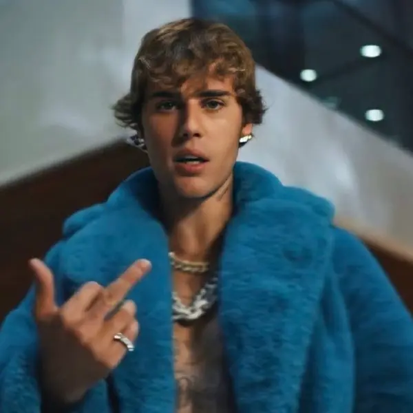 超豪華！Drake 驚喜找來小賈斯汀夫婦主演〈POPSTAR〉MV，賽琳娜名字現身歌詞！