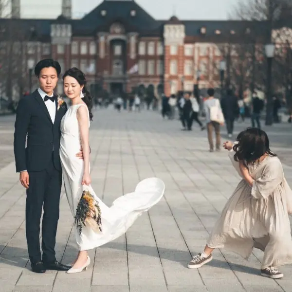 每一張「飄逸婚紗」美照背後都有一個犧牲者，掀了裙子就要快跑！
