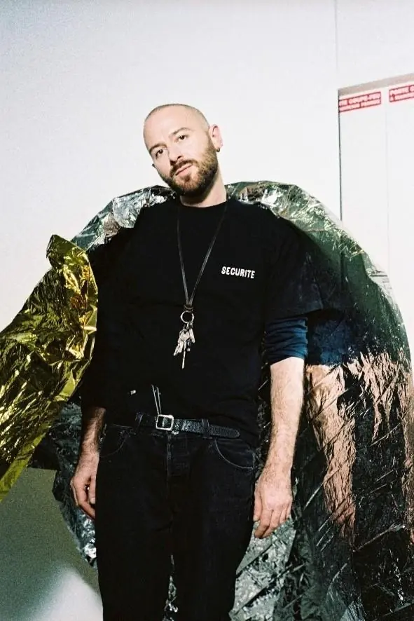 根本一模一樣！Balanciaga 新品疑抄襲 Vetements 去年商品？官方怒發文：「 WTF！」