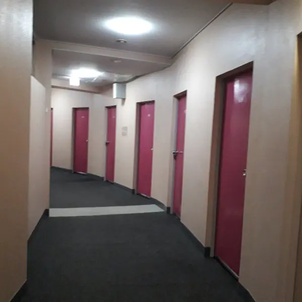 日本人住進名古屋神秘「漩渦式旅館」，網友驚嚇：像推理小說會發生兇案的地方...