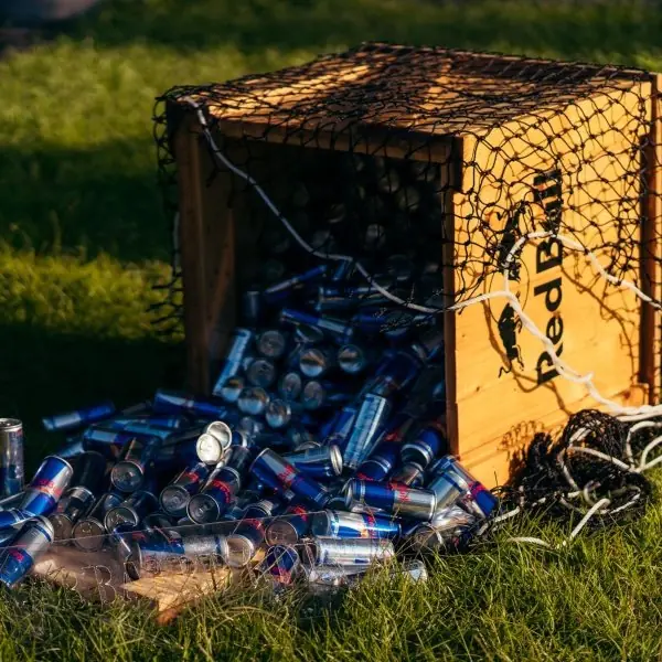 Red Bull Air Drop 神秘出任務 隨機空投能量登陸校園