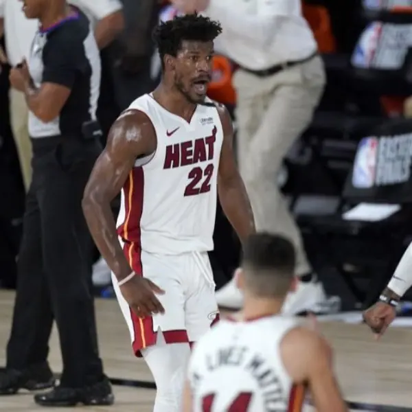 刺激！Jimmy Butler 關鍵三分打加上 Adebayo 再見麻辣鍋，熱火 3 分差逆轉綠衫軍