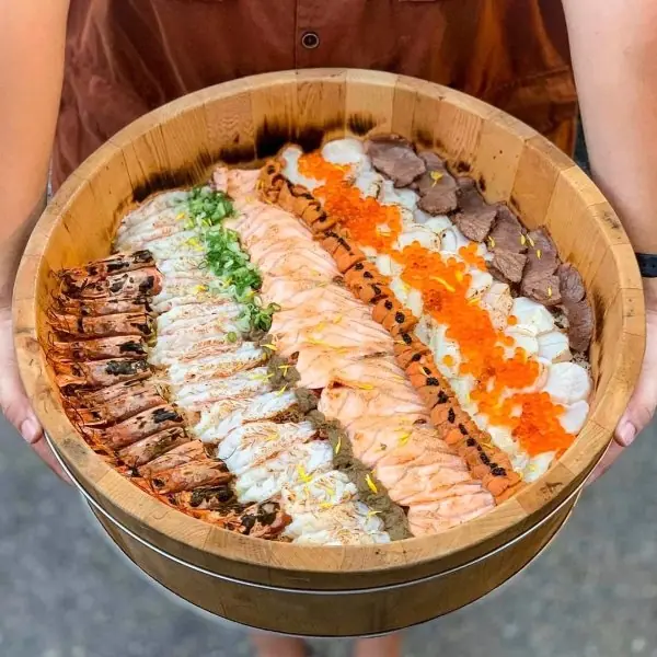 台南人吃丼飯都用臉盆裝？！台南 3 家超浮誇日式料理推薦，木盆咖哩、50 貫握壽司讓你吃到怕！