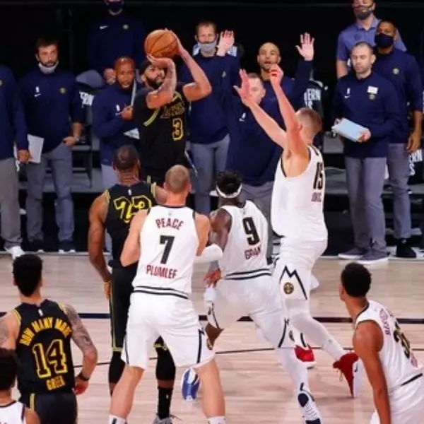 一眉殺手本色！Anthony Davis 命中驚天高難度三分球絕殺，湖人 2 分差險勝金塊
