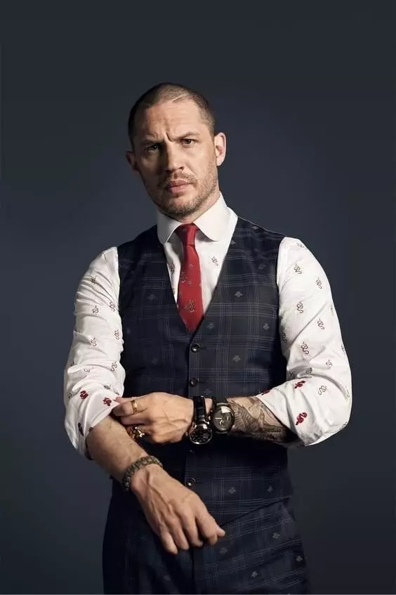 《猛毒最終章：最後一舞》湯姆哈迪 Tom Hardy 野獸派熟男「西裝」靠這 3 招！