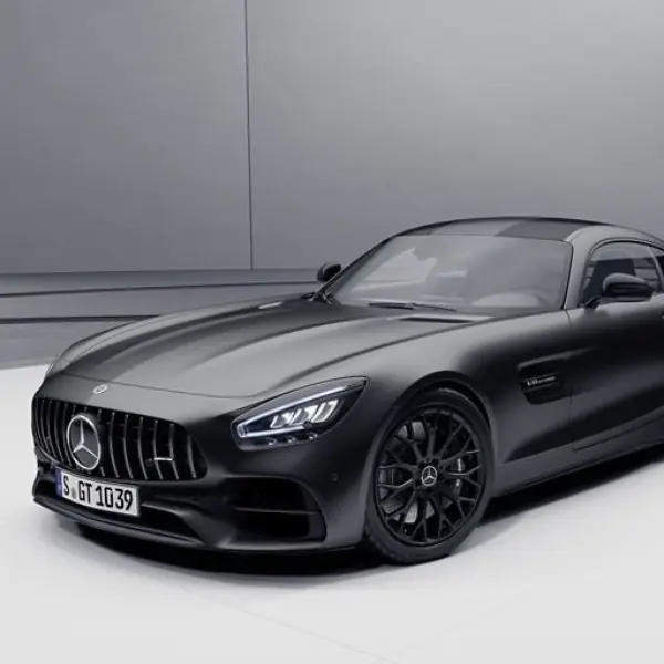是男人都無法抗拒！全新賓士 AMG GT「隱匿黑」 霸氣亮相，挾帶 530 匹馬力簡直兇炸