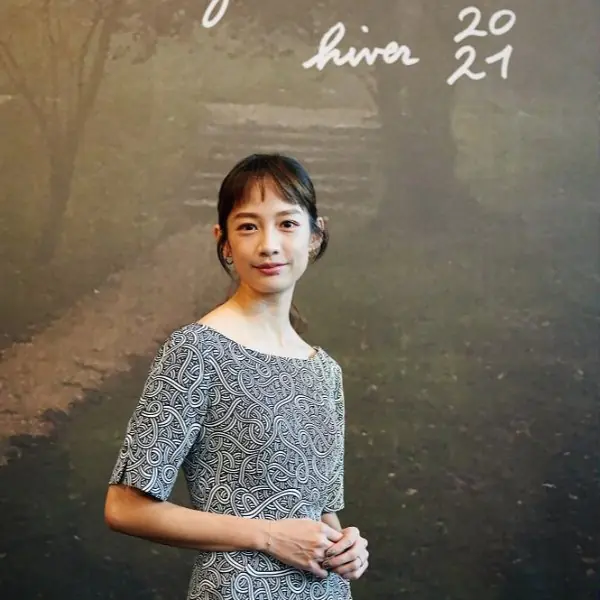 回歸經典！agnès b.秋冬男女裝大玩復古，蓬袖、格紋、法蘭絨⋯展現正港法式摩登優雅！