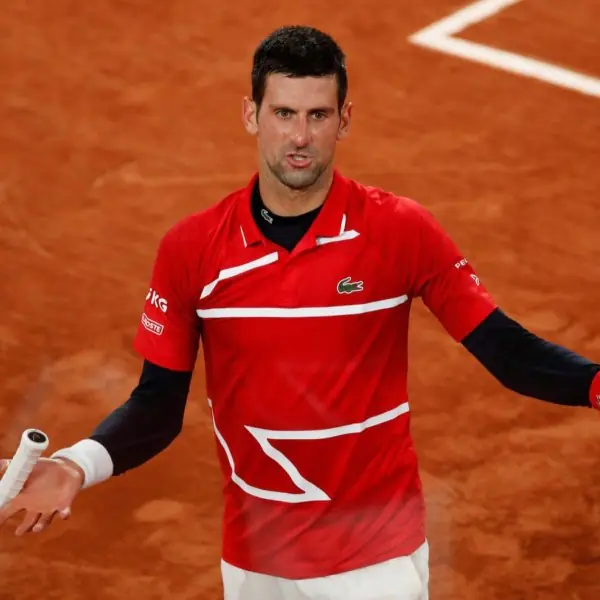 又來！球王 Djokovic 再次誤擊線審引發爭議，球迷：以後裁判都要戴頭盔看球