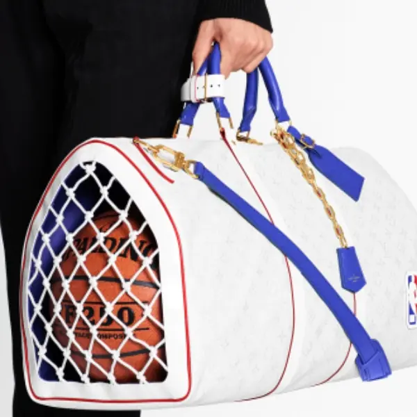 欠買！LV x NBA 聯名系列驚見天價籃球包，湖人奪冠後這些「必購服飾」在台灣就買得到！