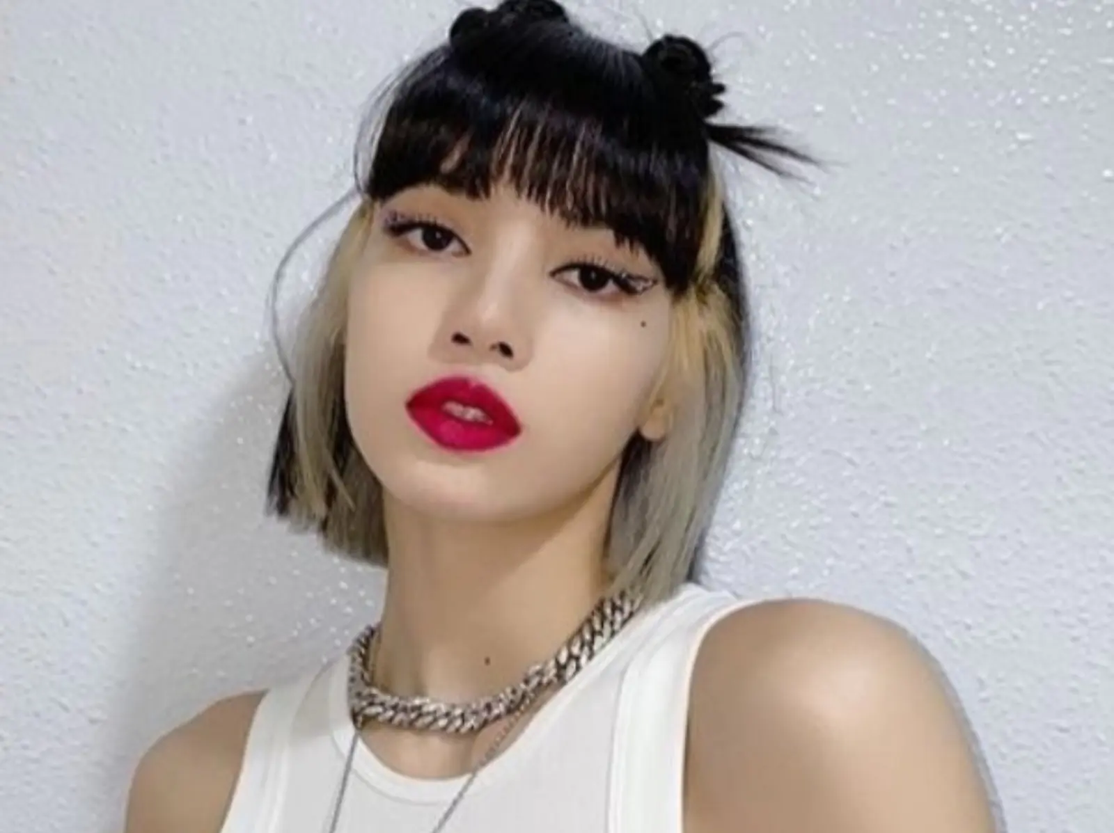 BLACKPINK Lisa 顏值進化史回顧！3 大妝容小心機，越變越美～