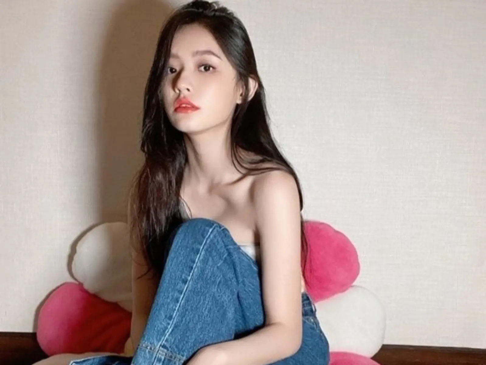 你還記得她嗎？因演出《美人魚》爆紅的林允！如今不僅轉型潮辣妹，腳上球鞋也都來頭不小！