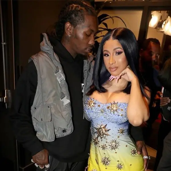 宣告復合！Cardi B 坦承誤發裸照當下，正再度與「原離婚中」老公 Offset 睡在床上！