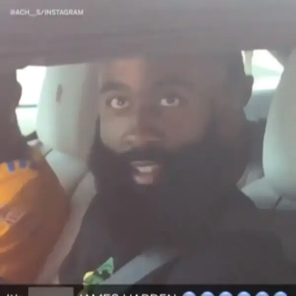 出門買飯吃！James Harden 開紅色勞斯萊斯現身得來速點餐，店員見到本人當場驚呆