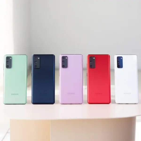 Galaxy S20 FE 5G ft.人氣團體-五堅情 最新單曲「#反正我好看」出色登場