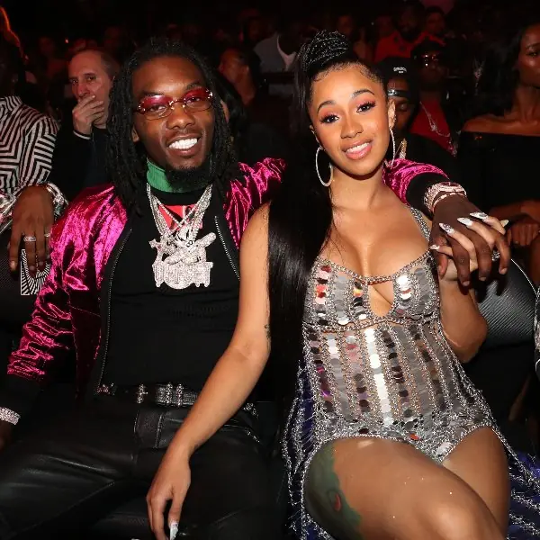 粉絲瘋狂反對她復合 Offset！Cardi B 怒刪推特並嗆聲：「老娘可不是亞莉安娜或迪士尼明星！」