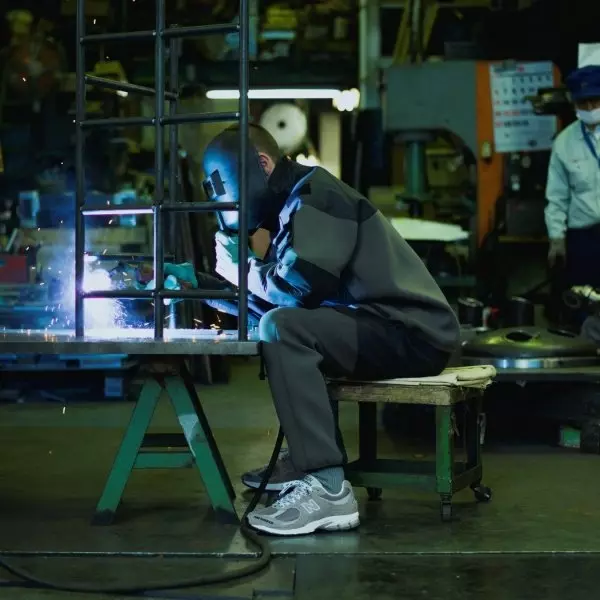 New Balance x INVINCIBLE x N.HOOLYWOOD三方聯名鞋款ML2002RV即將登場