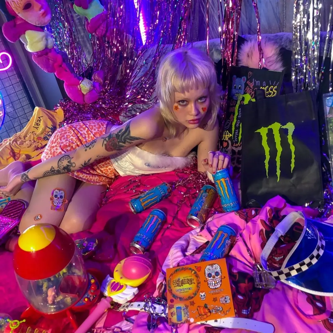 這組Monster Energy魔爪高配版潮人必收！隨時在線加持超能量，讓你野到哪就能Slay到哪！