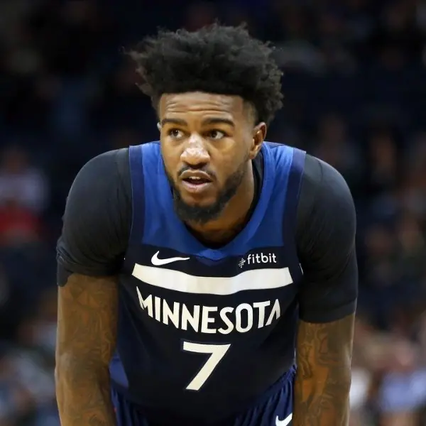 尷尬！Jordan Bell 跟 WNBA 女明星中鋒進行單挑，慘遭對方高超「低位單打」輕鬆吃掉