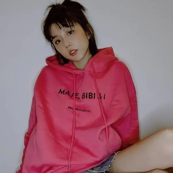 這孟婆也太正！《天巡者》邵雨薇下戲後差很大，紙片人靠 3 招「穿搭細節」氣勢爆棚！