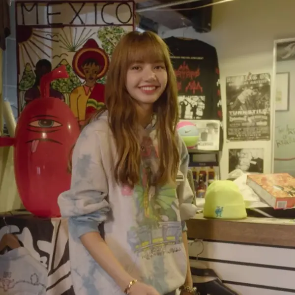 BLACKPINK Lisa 最愛逛！激推 4 家老司機必逛「韓國古著店」，說不定有機會跟女神巧遇喔！