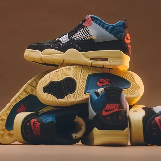 AJ、Yeezy⋯盤點 10 雙編輯都忍不住的「黑色系球鞋」，編輯：老闆～可以預支薪水嗎？
