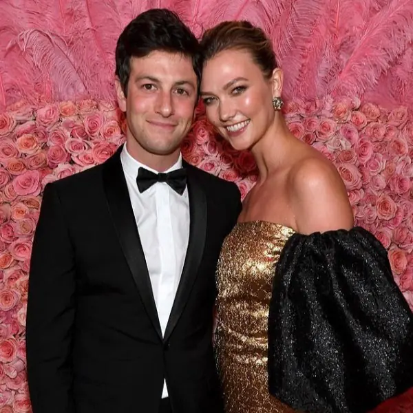 泰勒絲昔日超模閨蜜 Karlie Kloss 懷孕了，將與「高富帥」老公組成高顏值家庭！