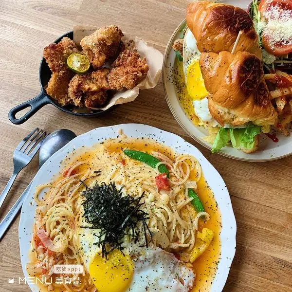 平價份量大，中壢美食 CP 值超高！浮誇海鮮丼飯、道地泰式簡餐，想吃？請先排隊！