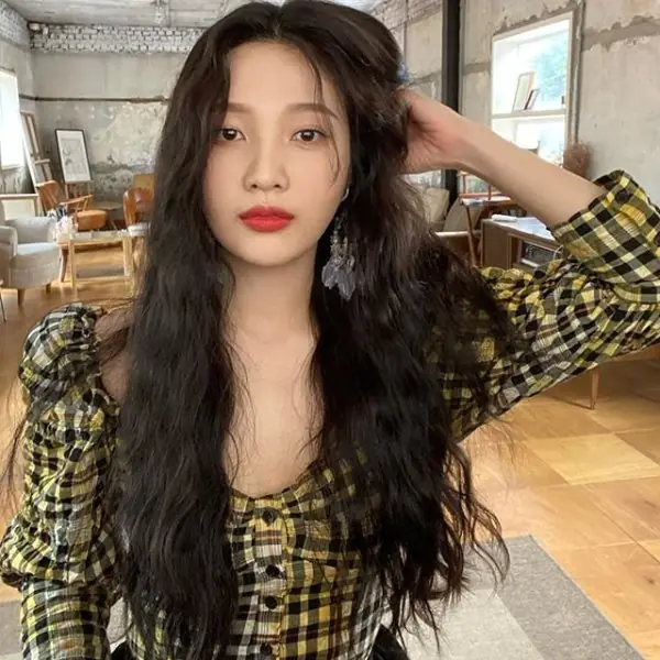 短髮也能瘦臉？！Jennie 嘴邊肉、Lisa 短圓臉⋯等 4 位「假小臉女星」的「藏肉髮型」推薦～