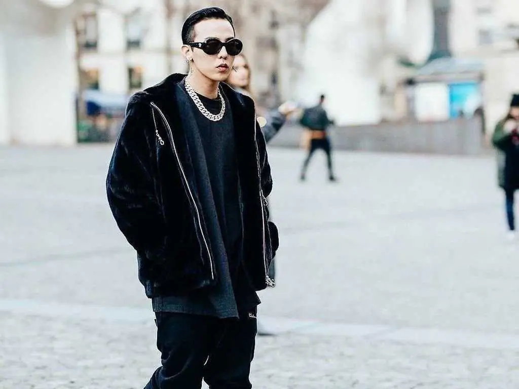 肯爺 Yeezy、倒鉤 Travis Scott 等 10 款「球鞋春藥」讓你上癮嗎？就連 GD 也親自帶貨！