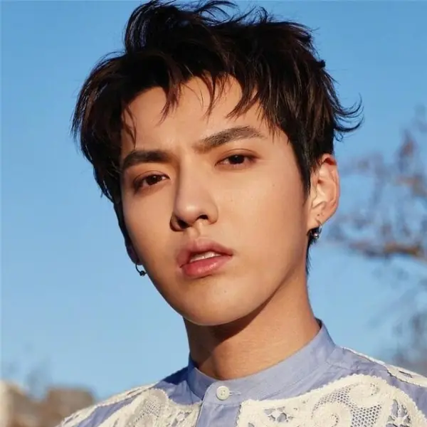 【明星也會醜】是走針還是不做作？吳亦凡「最新近照」輪廓全不見，網友：看上去有點油膩⋯？