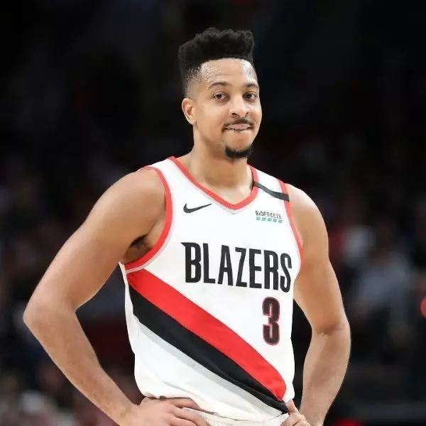 尷尬！NBA 拓荒者球星 CJ McCollum「偷吃」私密照流出，本人急澄清：真的不是我！