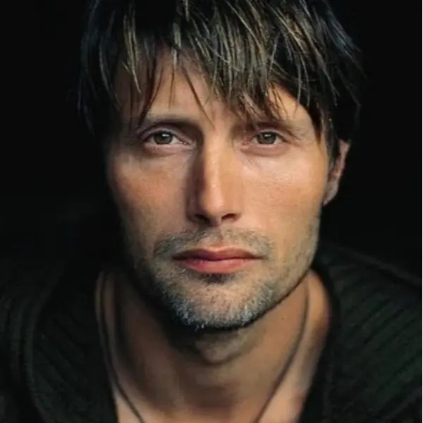 漢尼拔出線！Mads Mikkelsen 正商談出演《怪獸 3》葛林戴華德，網友讚：這選角可以！