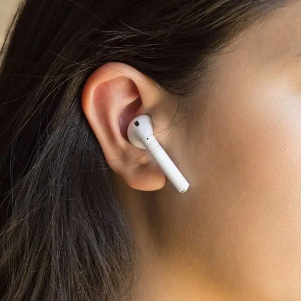 日本鐵道新發明「專門夾起掉進鐵軌的 AirPods」道具，3 個月遺失案例就高達 950 件！
