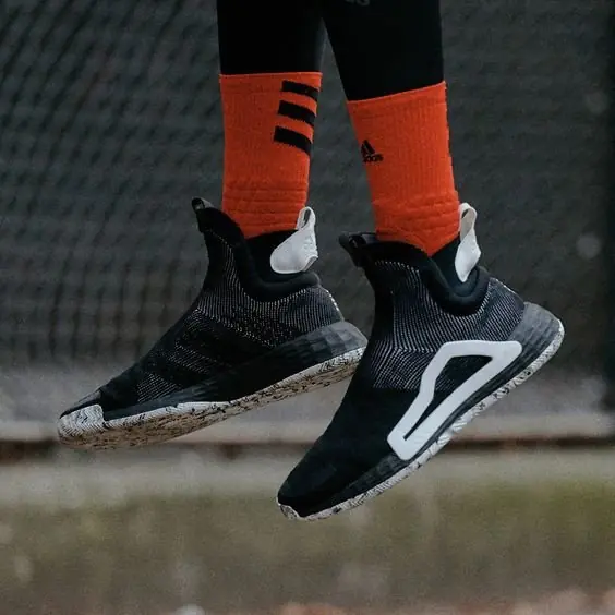 抱歉了薪水！Nike、adidas 這 3 雙「逆天顏值」籃球鞋讓人想買爆，球友：幫我全包了！