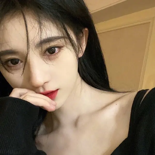【明星也會醜】四千年一遇美女也翻車？鞠婧禕罕見「右臉」曝光～網哭：臉好像車墊⋯