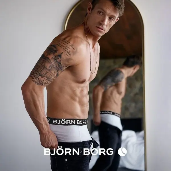 Man 力爆表！《碳變》男主角 Joel Kinnaman 大秀性感刺青，他也是《自殺突擊隊》隊長！